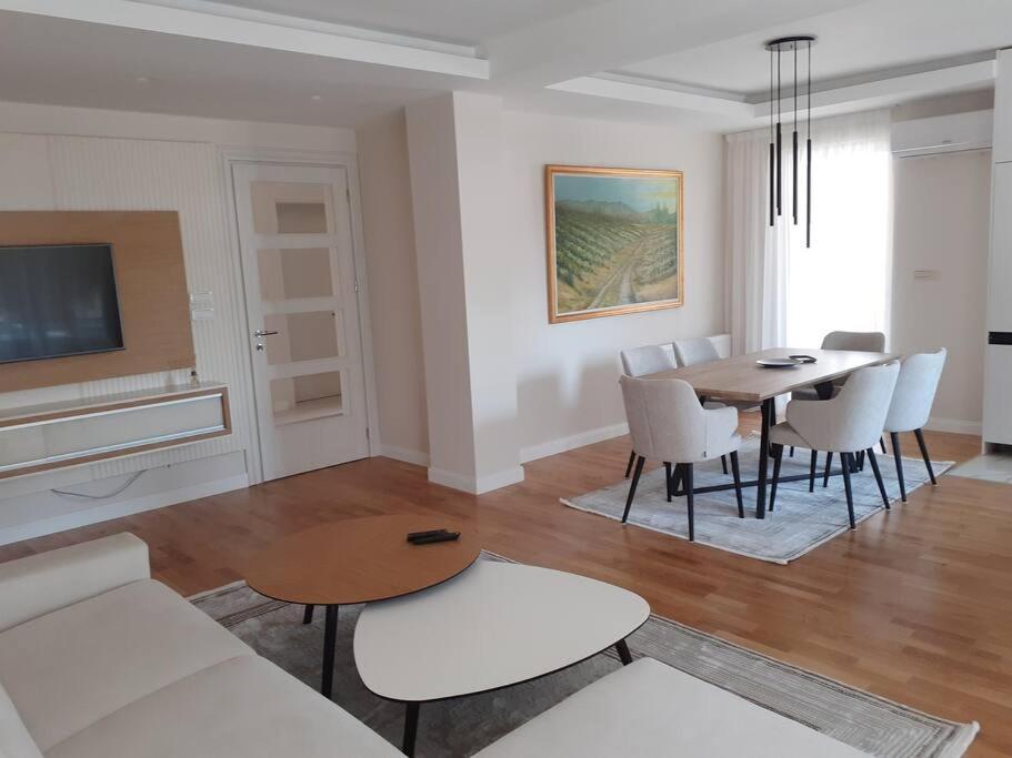 Brand New Lux Apartment Skopje Ngoại thất bức ảnh
